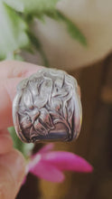 Load and play video in Gallery viewer, Gorgeous Wide Floral Spoon Ring
